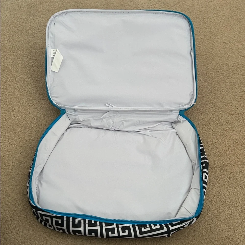 Tote Works Black and White Geometric Print Insulated Casserole Carrier NWT